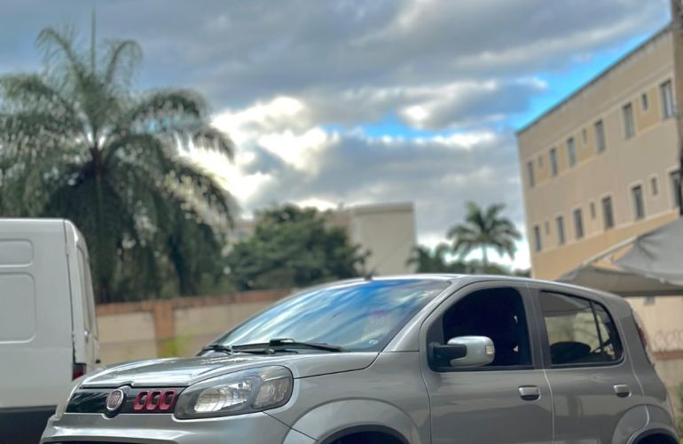 Fiat Uno Sporting 1.4 8V Dualogic (Flex) - Foto #2