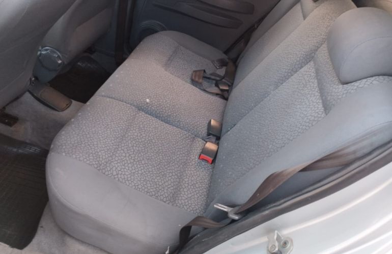 Volkswagen Fox 1.6 8V (Flex) - Foto #8