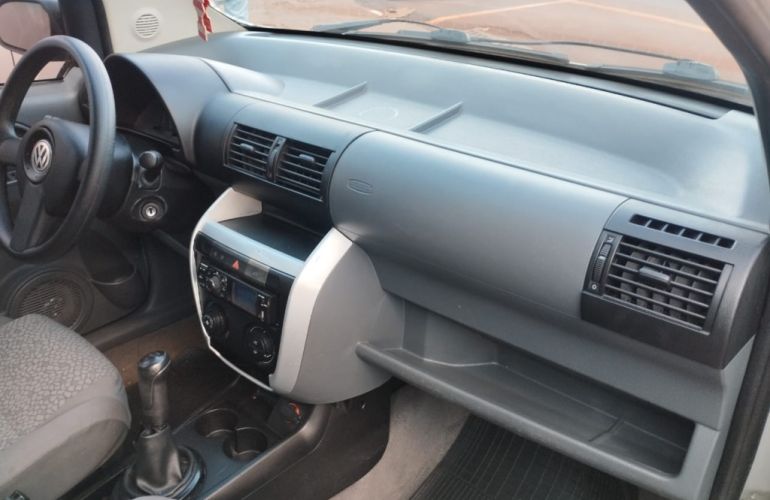 Volkswagen Fox 1.6 8V (Flex) - Foto #9