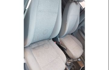 Volkswagen Fox 1.6 8V (Flex) - Foto #10