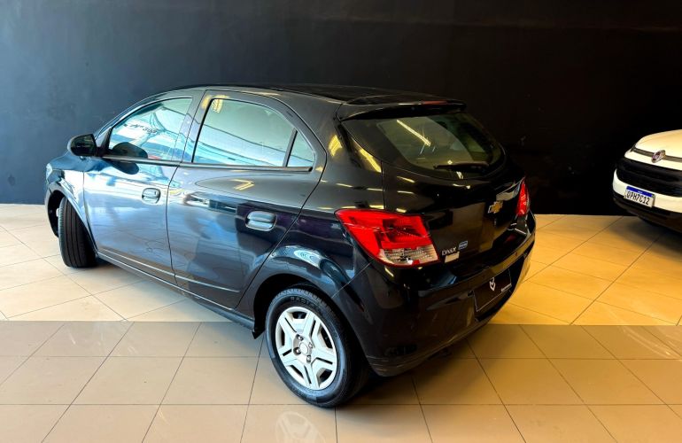 Chevrolet Onix 1.0 MPFi Joy 8V Flex 4p Manual - Foto #3