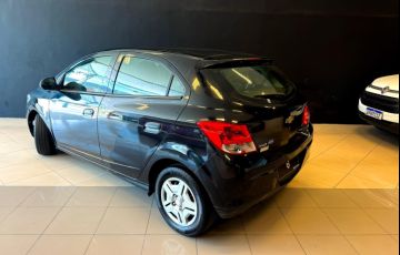 Chevrolet Onix 1.0 MPFi Joy 8V Flex 4p Manual - Foto #3