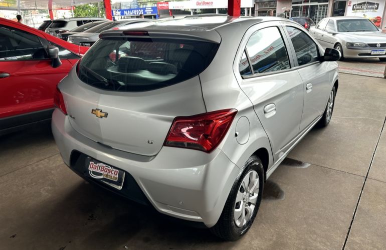 Chevrolet Onix 1.0 LT - Foto #4