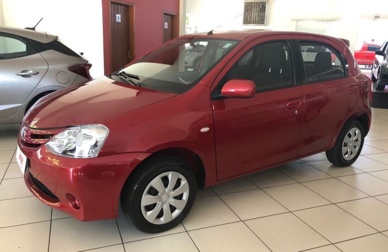 Toyota Etios XS 1.3 (Flex) - Foto #2