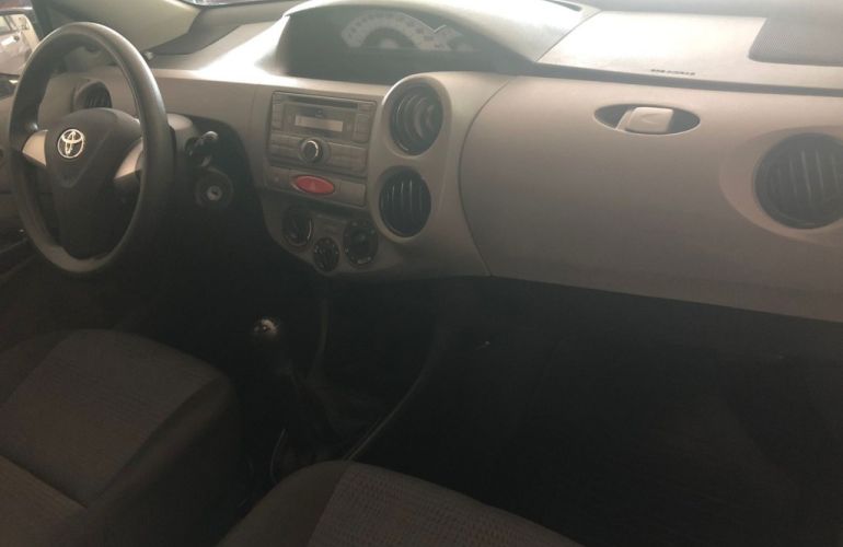 Toyota Etios XS 1.3 (Flex) - Foto #7