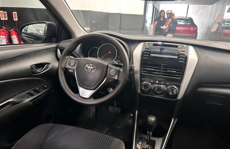 Toyota Yaris 1.5 16V Flex Sedan Xl Live Multidrive - Foto #9