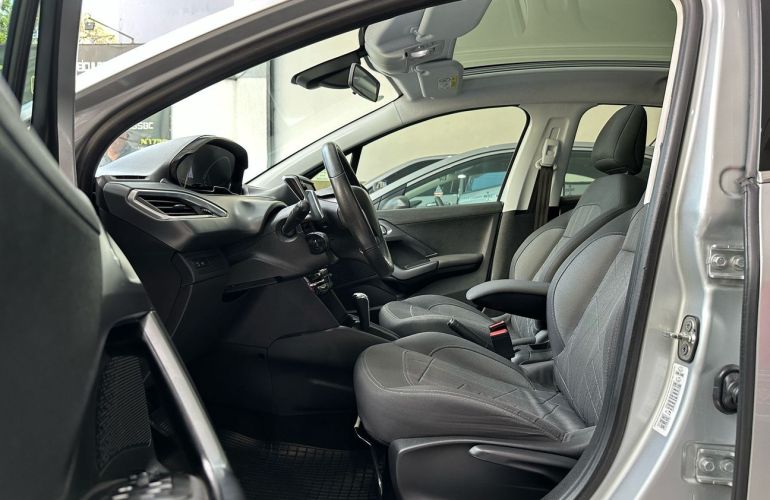 Peugeot 208 1.6 Griffe 16v - Foto #8