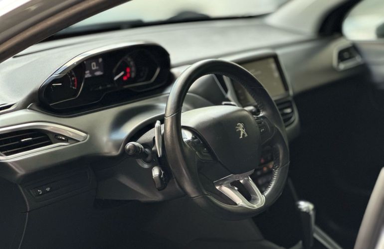 Peugeot 208 1.6 Griffe 16v - Foto #9