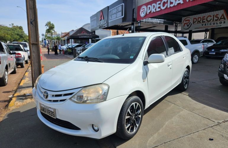 Toyota Etios Sedan XS 1.5 (Flex) - Foto #1