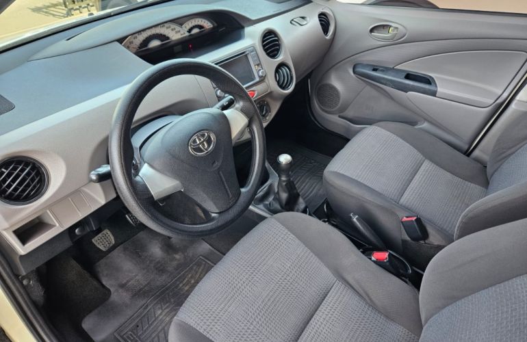 Toyota Etios Sedan XS 1.5 (Flex) - Foto #3