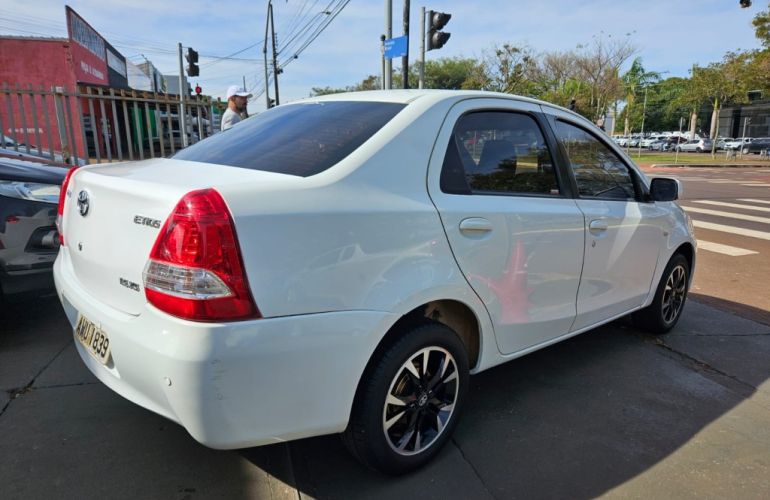 Toyota Etios Sedan XS 1.5 (Flex) - Foto #6