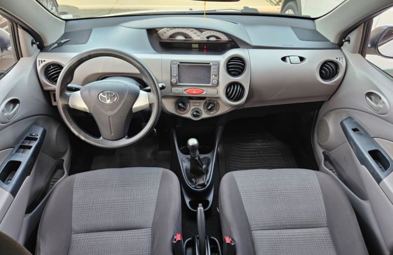 Toyota Etios Sedan XS 1.5 (Flex) - Foto #8