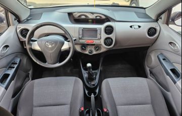 Toyota Etios Sedan XS 1.5 (Flex) - Foto #8