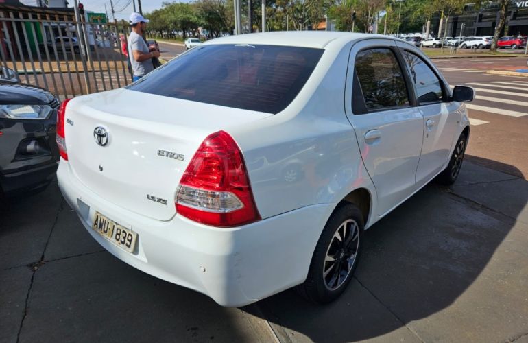 Toyota Etios Sedan XS 1.5 (Flex) - Foto #9