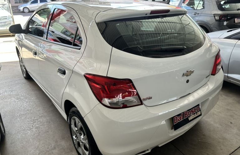Chevrolet Onix 1.0 - Foto #6