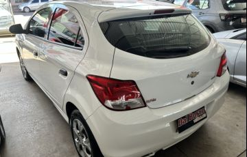 Chevrolet Onix 1.0 - Foto #6
