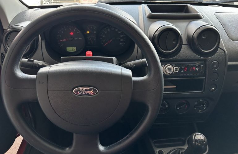 Ford Fiesta Sedan 1.0 - Foto #7
