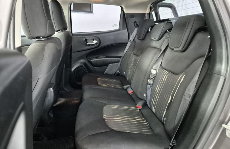 Fiat Toro 1.8 Endurance (Aut) - Foto #9