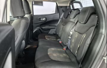 Fiat Toro 1.8 Endurance (Aut) - Foto #9