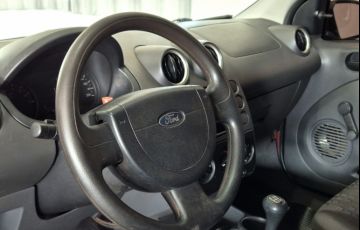 Ford Fiesta Hatch 1.0 - Foto #6