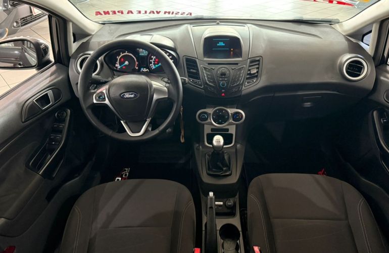 Ford Fiesta 1.6 SE Hatch 16v - Foto #9