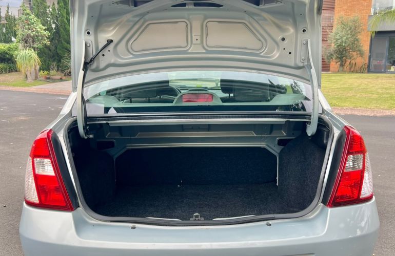 Renault Clio Sedan Privilége 1.6 16V (flex) - Foto #2