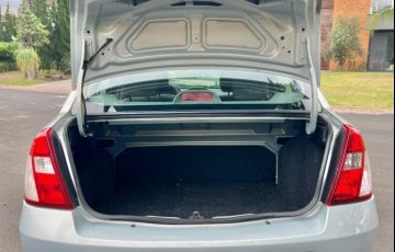 Renault Clio Sedan Privilége 1.6 16V (flex) - Foto #2