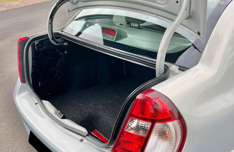 Renault Clio Sedan Privilége 1.6 16V (flex) - Foto #3