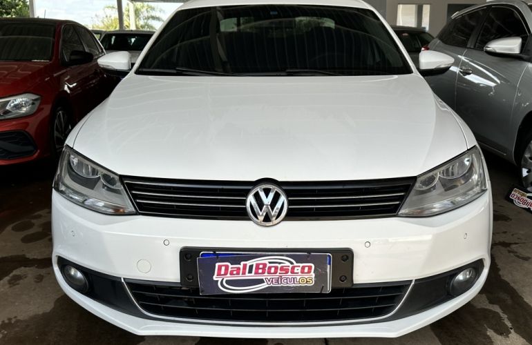 Volkswagen Jetta 2.0 TSI Highline DSG - Foto #2