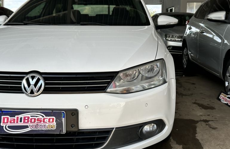 Volkswagen Jetta 2.0 TSI Highline DSG - Foto #4