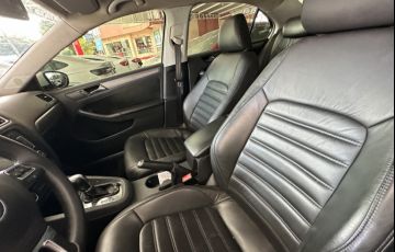 Volkswagen Jetta 2.0 TSI Highline DSG - Foto #8