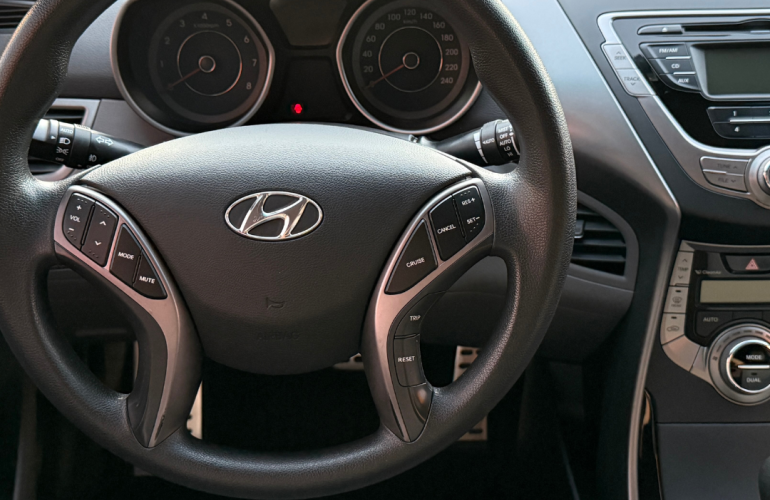 Hyundai Elantra Sedan 1.8 GLS - Foto #4