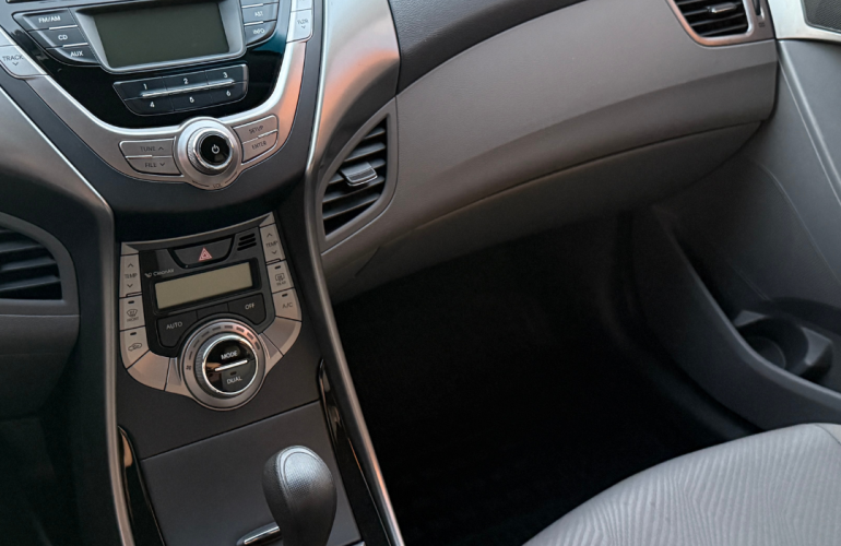 Hyundai Elantra Sedan 1.8 GLS - Foto #5