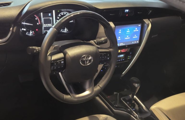 Toyota Hilux Sw4 2.8 D-4d Turbo Diamond 7l 4x4 - Foto #6