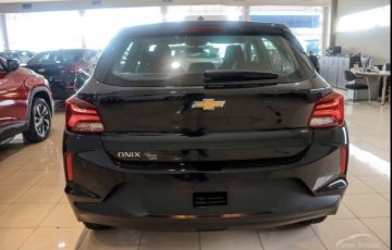 Chevrolet Onix 1.0 - Foto #9