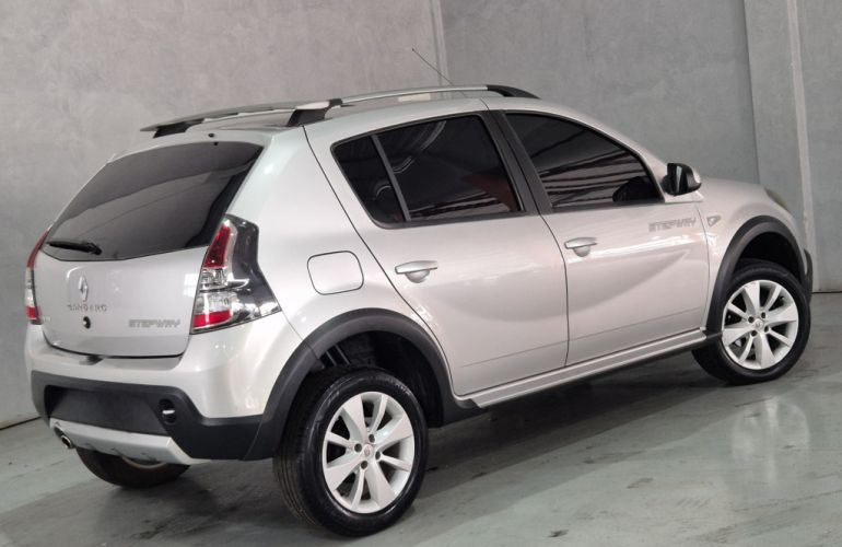 Renault Sandero Stepway 1.6 8V - Foto #4