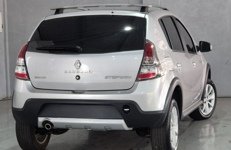 Renault Sandero Stepway 1.6 8V - Foto #5