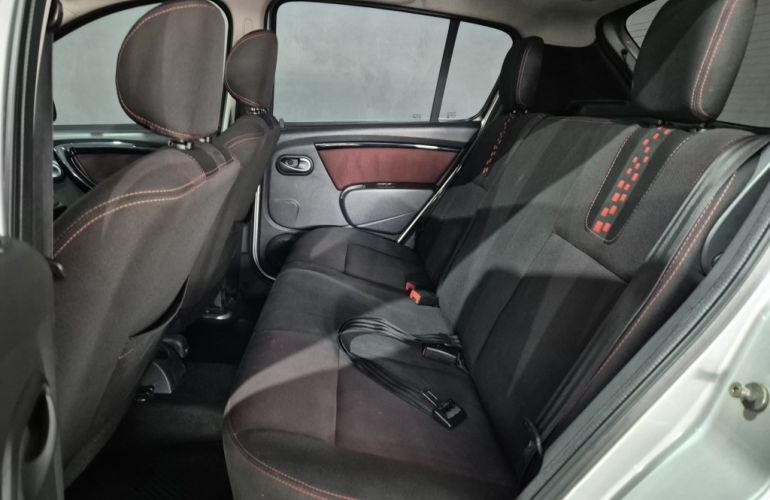 Renault Sandero Stepway 1.6 8V - Foto #8