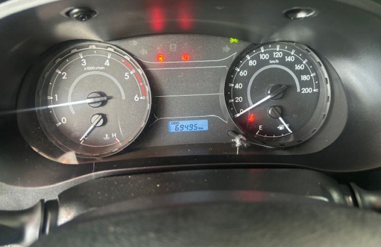 Toyota Hilux CD 2.8 TDI STD Power Pack 4WD - Foto #5