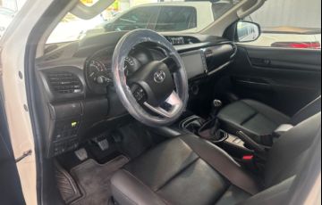 Toyota Hilux CD 2.8 TDI STD Power Pack 4WD - Foto #9