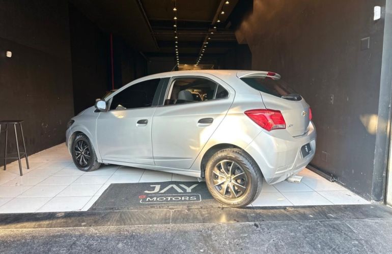 Chevrolet Onix 1.0 MPFi Joy 8V Flex 4p Manual - Foto #6