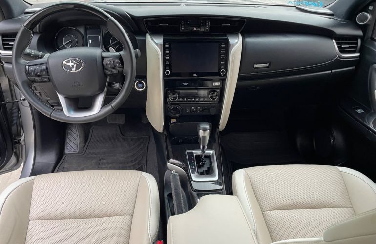 Toyota Hilux Sw4 2.8 D-4d Turbo Diamond 7l 4x4 - Foto #5