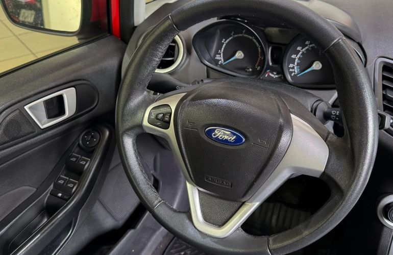 Ford Fiesta 1.6 SE Hatch 16v - Foto #10
