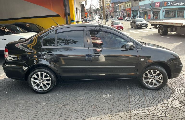 Volkswagen Polo Sedan 1.6 8V - Foto #4