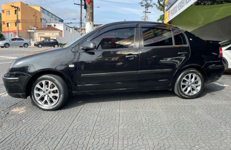 Volkswagen Polo Sedan 1.6 8V - Foto #5