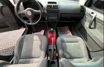 Volkswagen Polo Sedan 1.6 8V - Foto #7