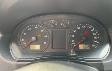 Volkswagen Polo Sedan 1.6 8V - Foto #9