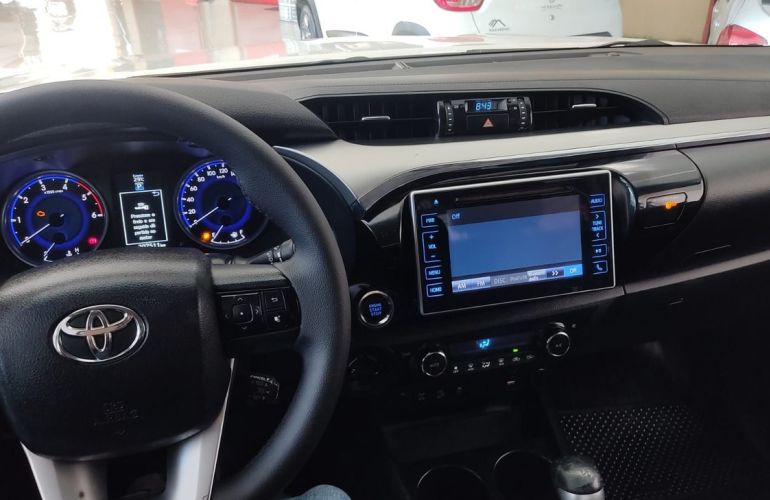 Toyota Hilux 2.8 Srx 4x4 CD 16v - Foto #9