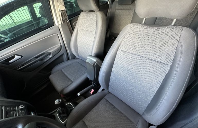 Volkswagen Fox 1.6 8V (Flex) - Foto #5