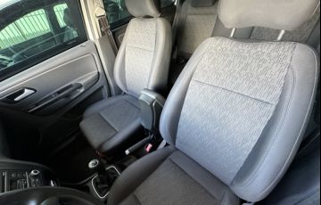 Volkswagen Fox 1.6 8V (Flex) - Foto #5